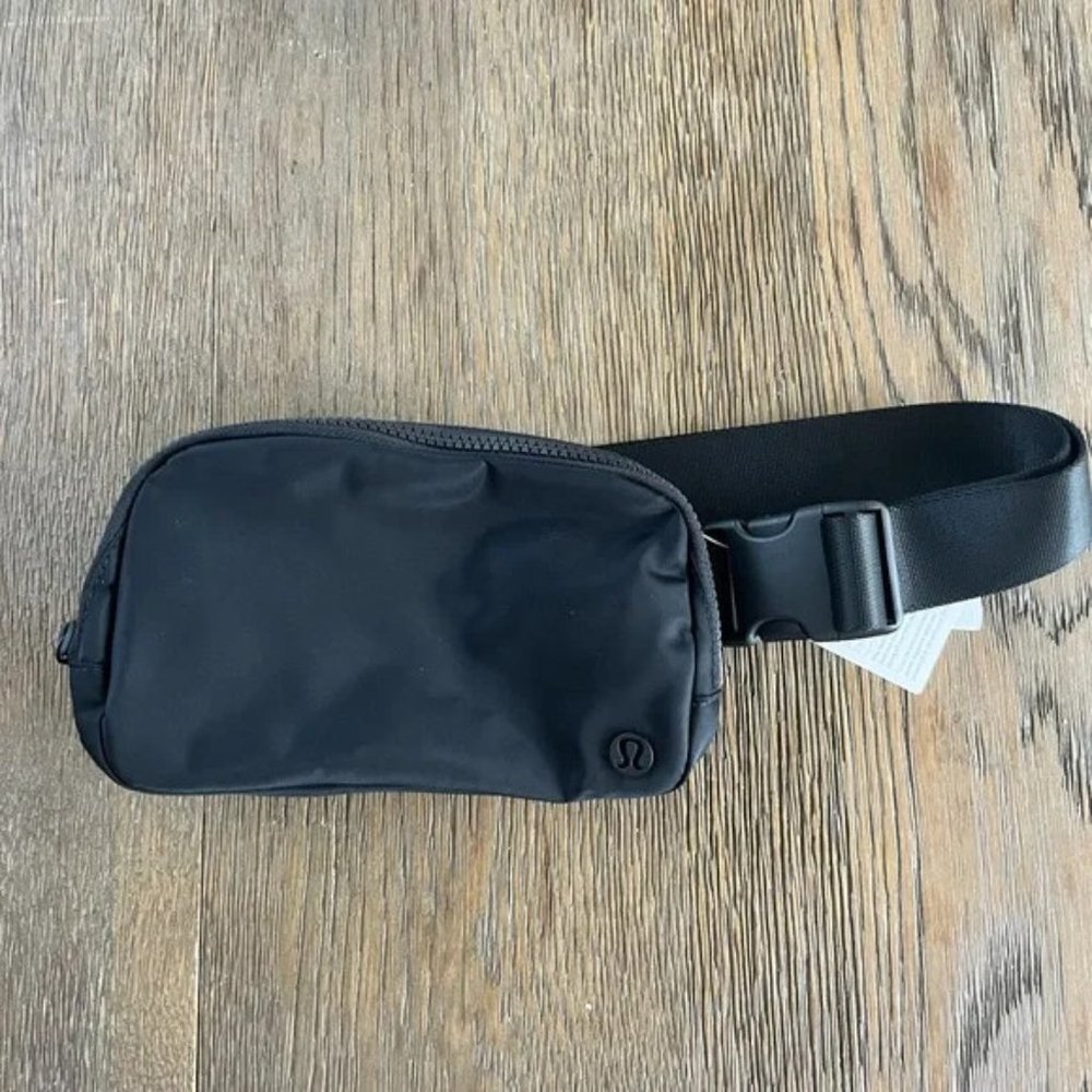 Lululemon Everywhere Belt Bag 1L New Black Crossbody bag